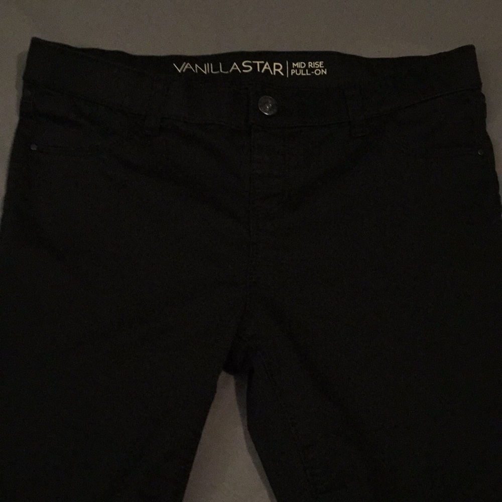 NWOT! VanillaStar mid rise pull on, skinny, black